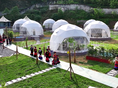 星野上 • 帐篷建筑案例 | 四川乐山温泉山庄一森一拾营地